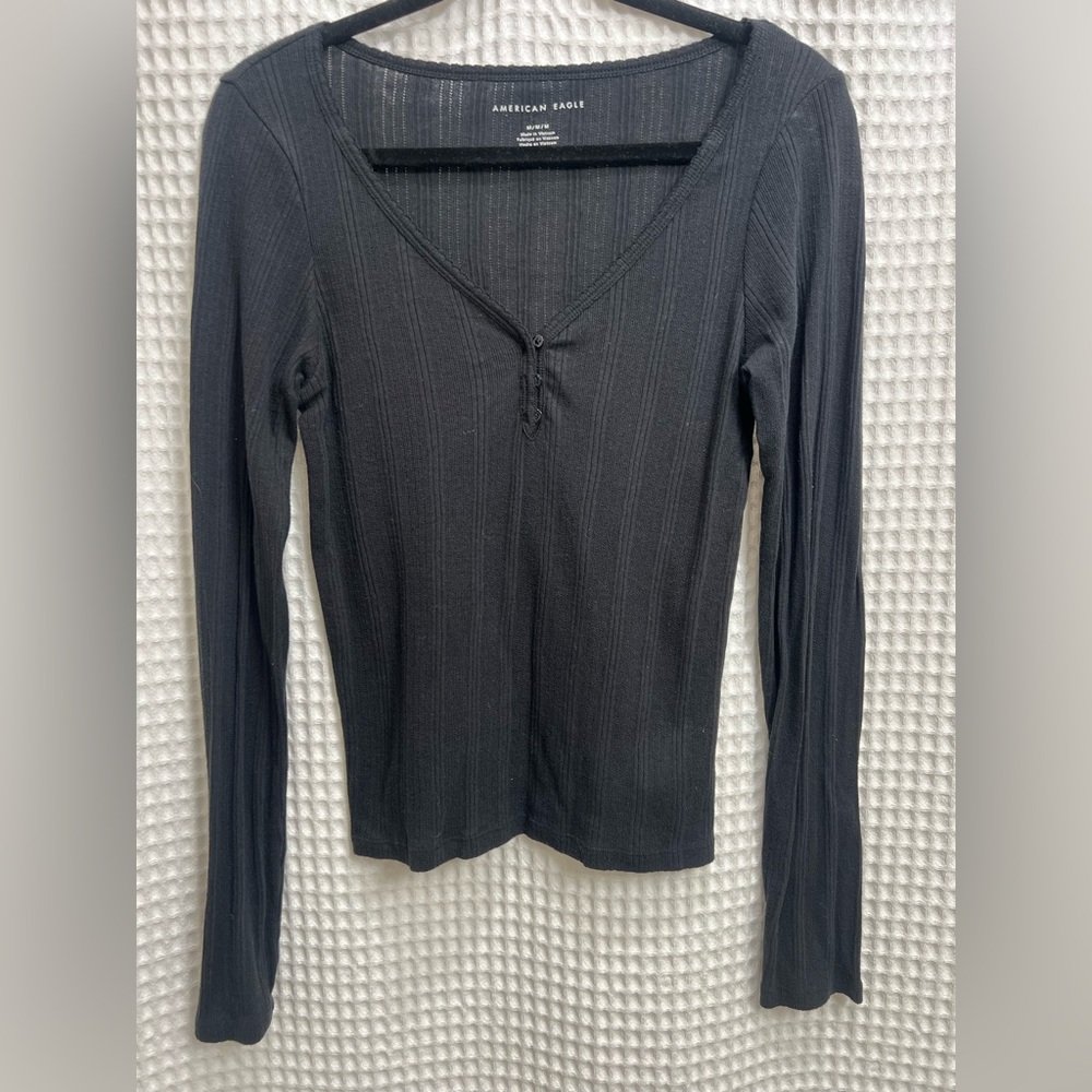 American Eagle V-Neck Long Sleeve Top